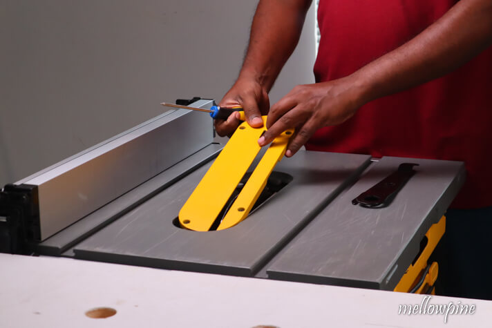 removing the insert plate of the table saw