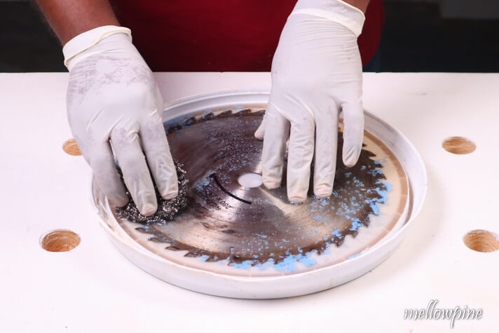 scrubbing table saw blade with steel wool 