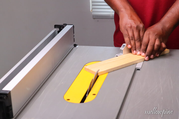 miter cutting at 50 degrees using the miter gauge