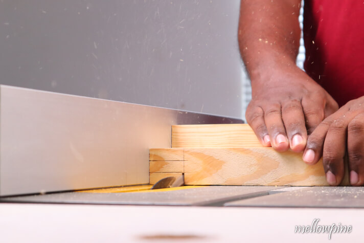 cutting the tenon on table saw