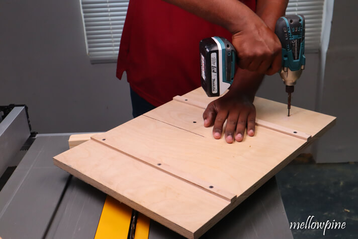 fixing one of the angled pieces to the miter sled