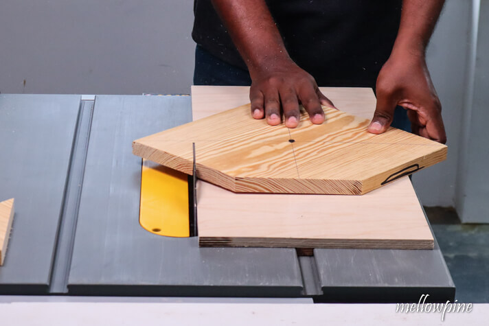 cutting a circle on the table saw