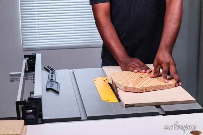 cutting a circle on the table saw