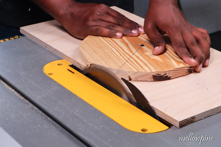 cutting a circle on the table saw