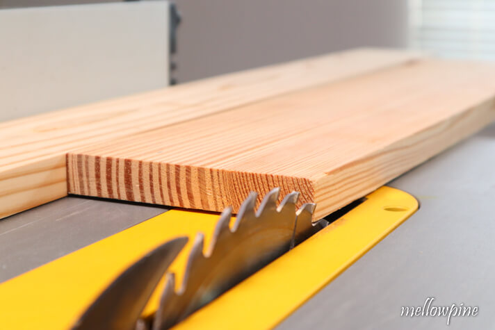 the wood to be taper cut should just touch the blade at the end that goes in first