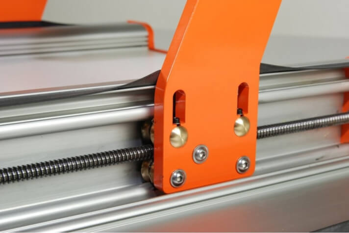 Lead screws, roller wheels, aluminum linear guides on STEPCRAFT D840