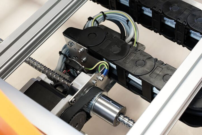 Ball screw linear motion drive mechanism of Stepcraft Q.404