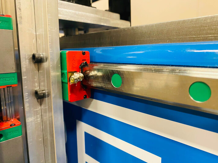 Linear guides with wiper block in RC8 CNC router