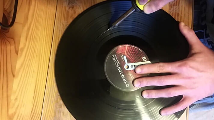 Hot Blade vinyl record cutting (Source Tam Taramtam Youtube)