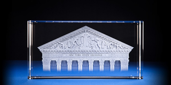 A glass piece processed using sub-surface laser engraving