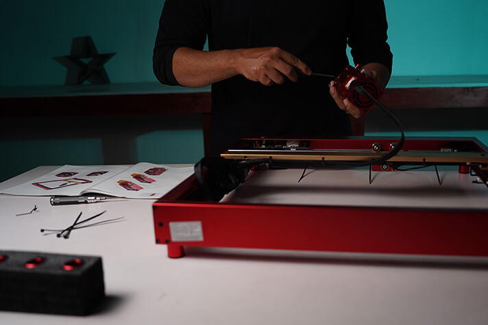 Assembling xTool D1 Pro
