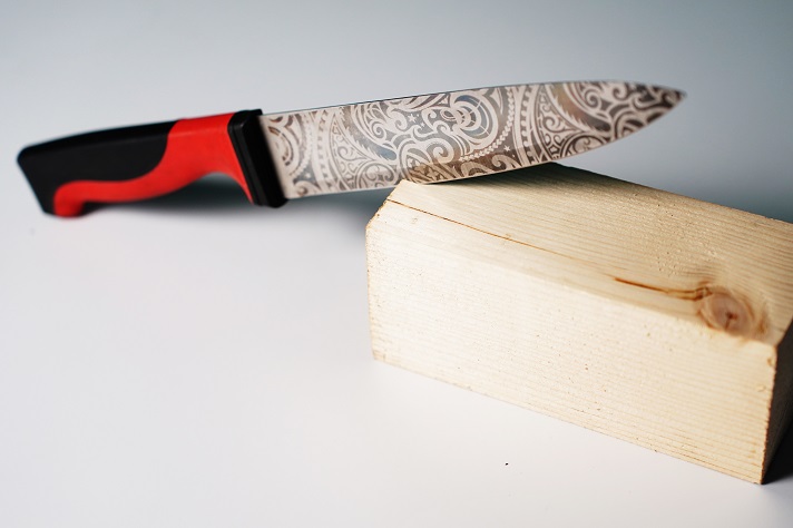 Engraving stainless steel knife using xTool D1 Pro