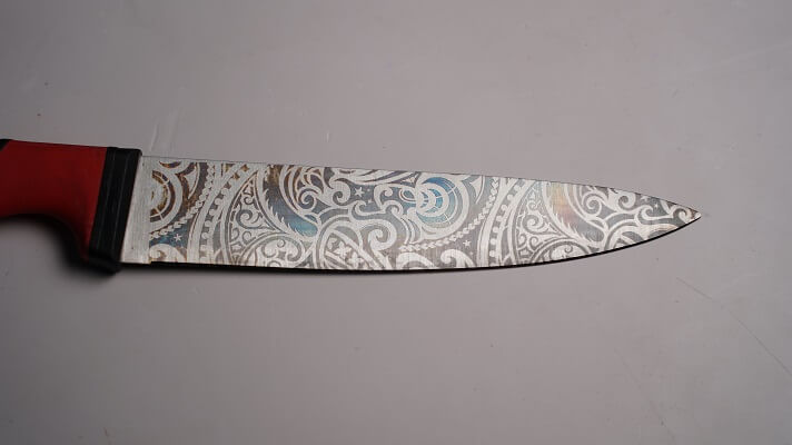 Etching unique pattern on a stainless steel knife