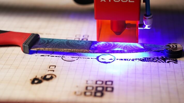 Laser engraving knife by using xTool D1 Pro