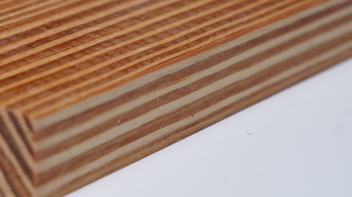 Smooth edge grain surface with a linear pattern