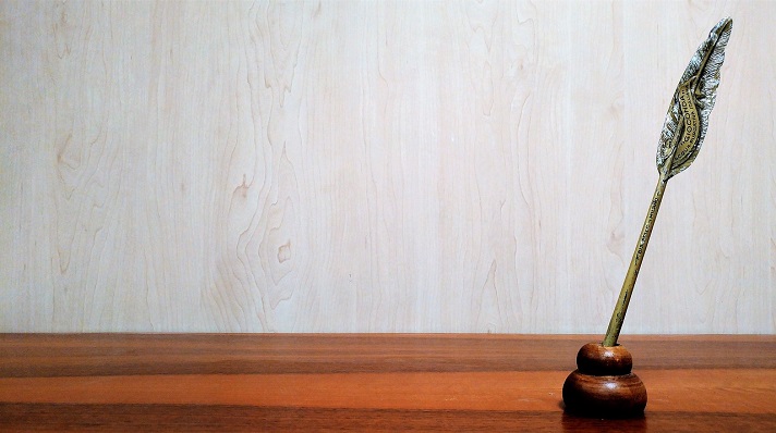 Wood pen holder