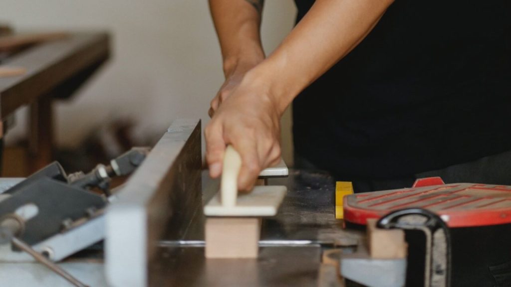 working with push pads on a jointer