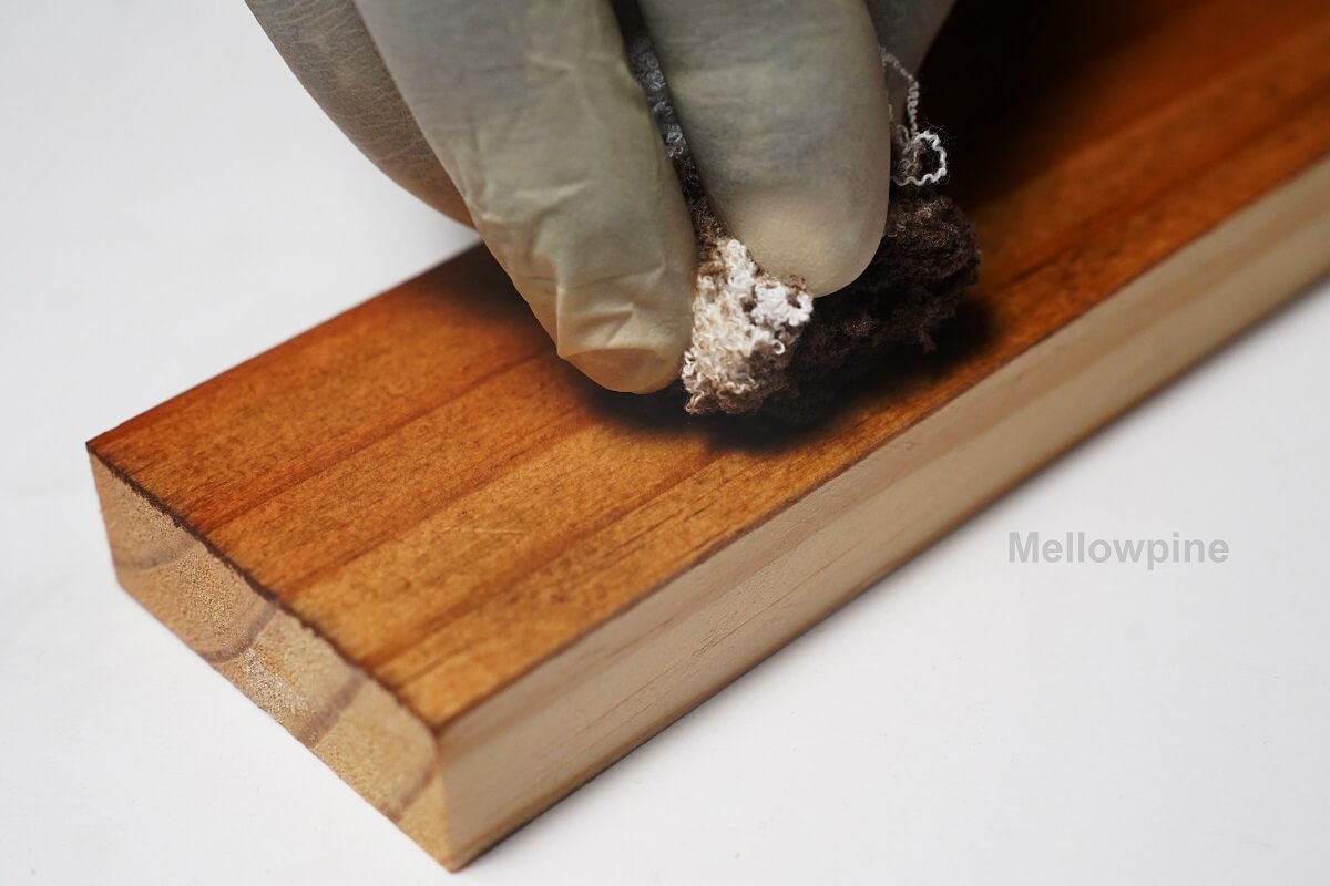 Applying tung oil