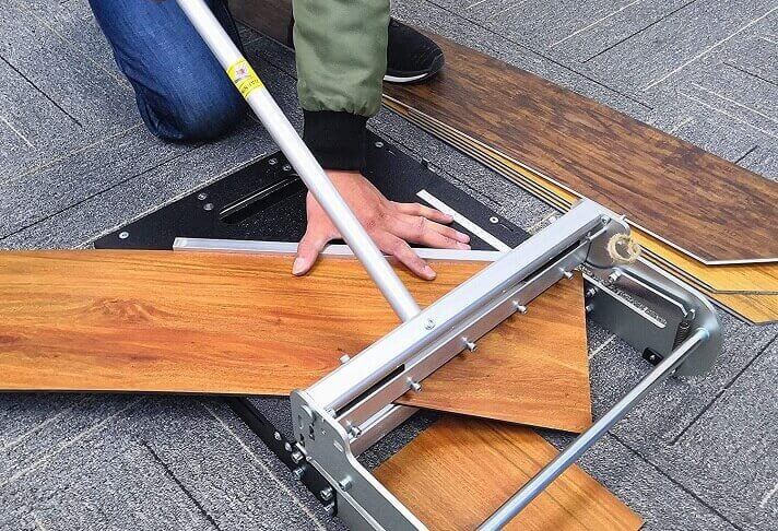 Cutting laminate planks to fit the flooring