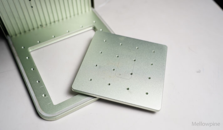 Removable base plate on xTool F1