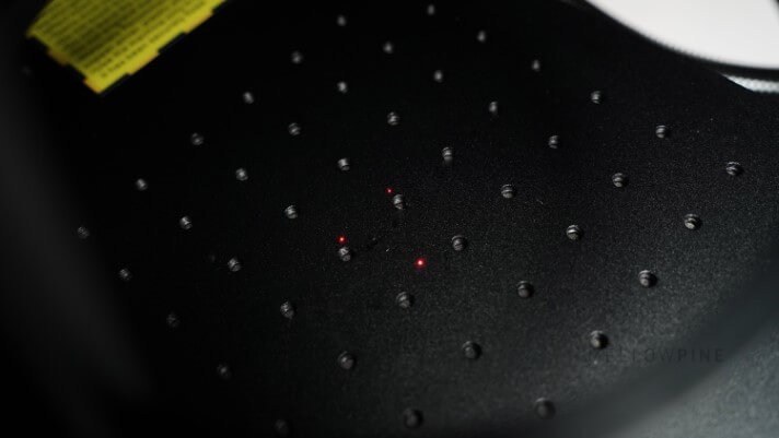 Three red dots for adjusting laser focus