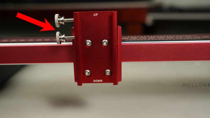 Thumbnail screws on the laser module mount